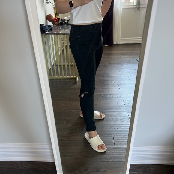 BDG Ripped high-rise black jeans - Picture 4 of 4